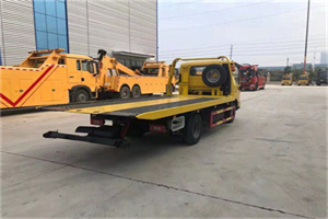 东四非事故拖车