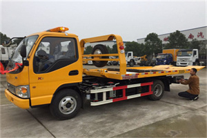 东四哪里有拖车服务