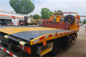 东四附近拖车电话号码服务