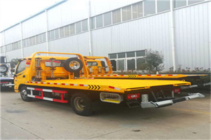 东四附近拖车救援搭电