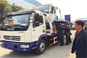 东四汽车道路救援拖车价格